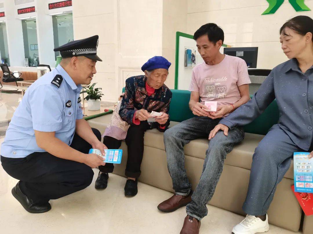 “币”需认识！大方县公安局经侦大队开展反假币宣传活动