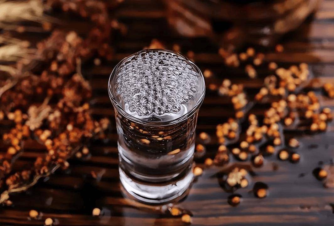 啤酒旺季销量却暴跌，如今的人为何不爱啤酒了？3个原因让人心寒