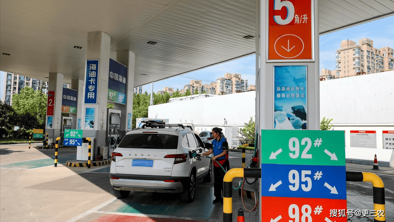 油价“过山车”，全国92/95号汽油“5涨1跌”后，原油价格“跌不停”，下次10月13日调价，油价上涨转下跌？