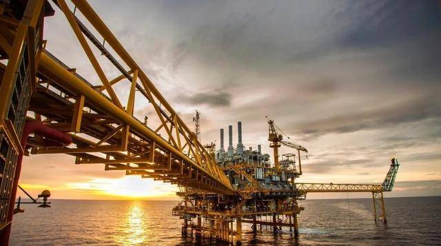 中国高价进口原油,低价出口成品油,为何要赔本赚吆喝?