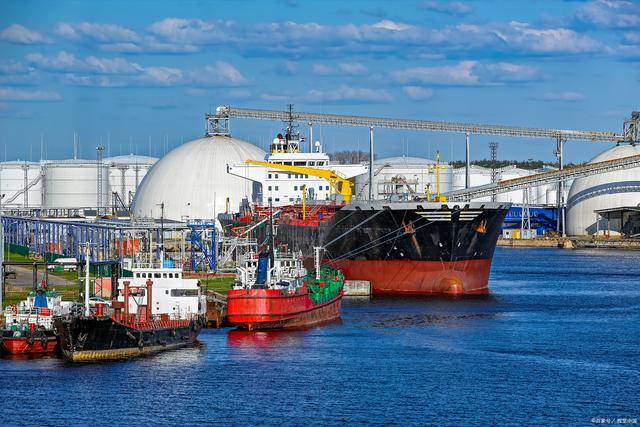 中国高价进口原油,低价出口成品油,为何要赔本赚吆喝?