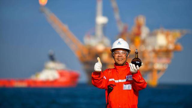 中国高价进口大量原油，却低价出口成品油，为何要赔本赚吆喝？