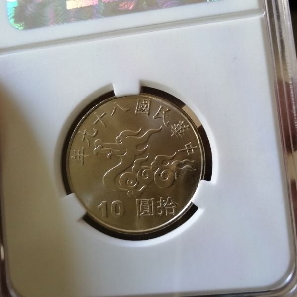 千禧币(千禧币2000年菊花一元硬币,有价值吗?)